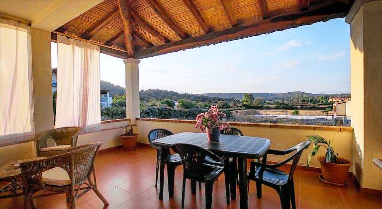 Holiday apartment with patio & BBQ — photo 4