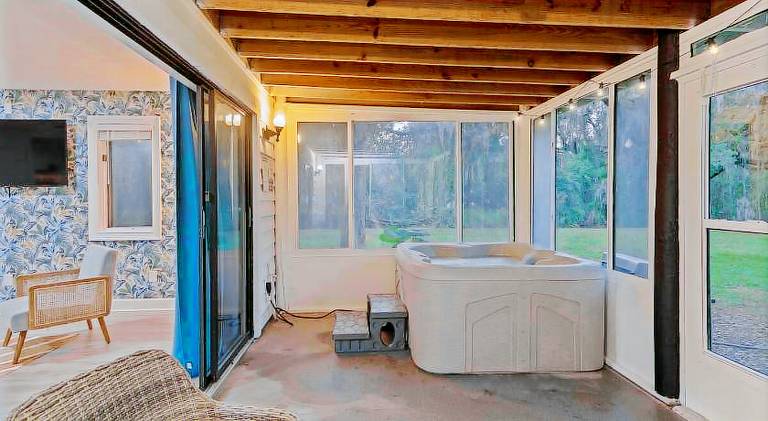 Apartment with jacuzzi — photo 3