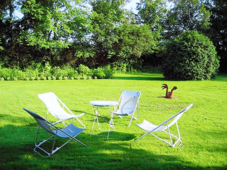 Beautiful house with terrace, pool & yard | Garden view | Pets are welcome — photo 3