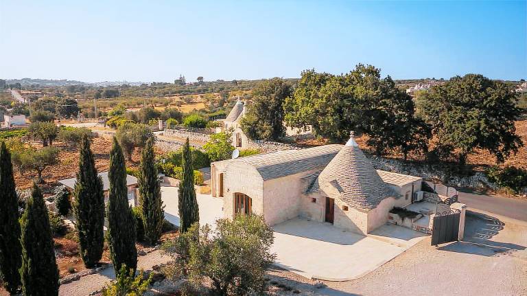 Villa with private pool, barbeque & yard — photo 2
