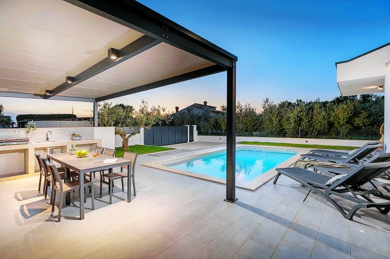 Fully equipped villa with barbecue, terrace & private pool | Pet-friendly — photo 3