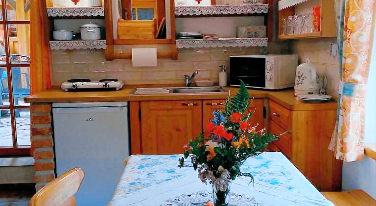 Holiday apartment with terrace & yard — photo 4