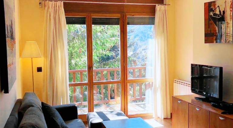 Serviced apartment with jacuzzi, garden & sauna | Perfect for remote work — photo 2