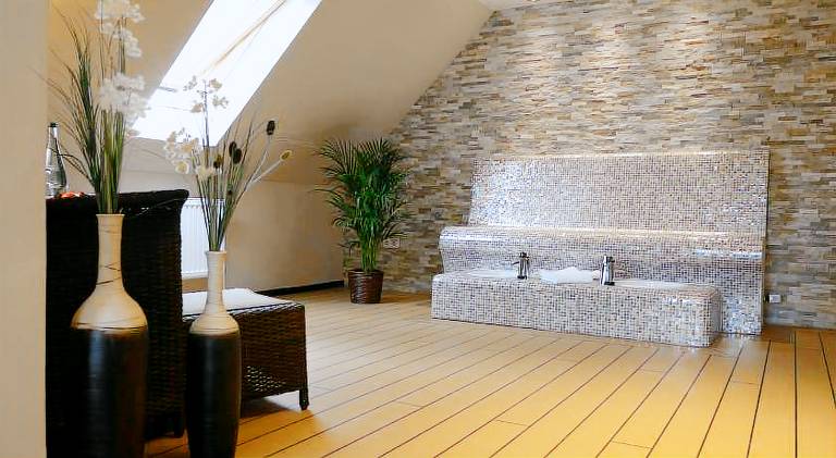 Charming serviced apartment with yard, pool & sauna | Pet-friendly — photo 5