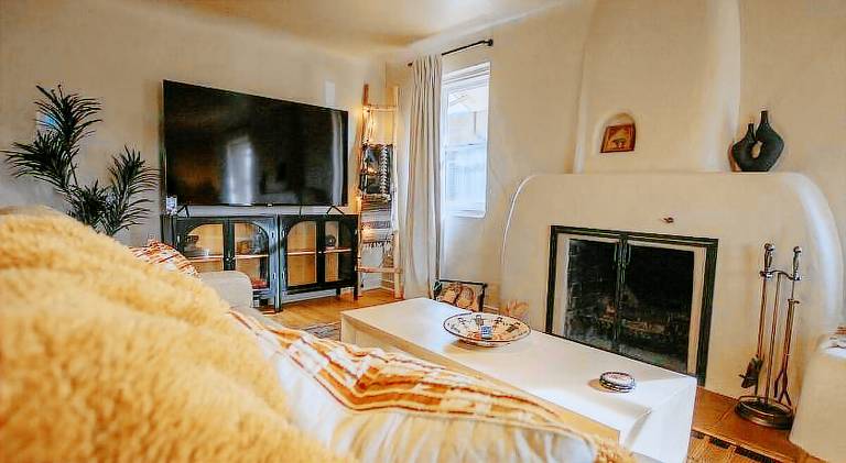 Pleasant vacation home with hot tub | Pets are welcome — photo 2