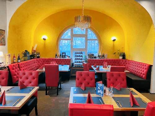 Attikos Hotel & Restaurant