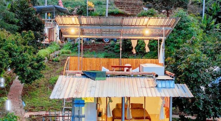 Vacation home with patio, yard & hot tub — photo 4