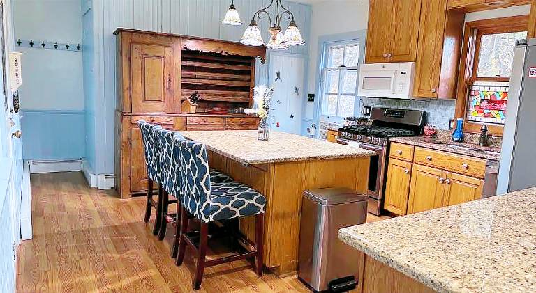 Inn on Fox Meadow - Spacious Victorian Inn — photo 3