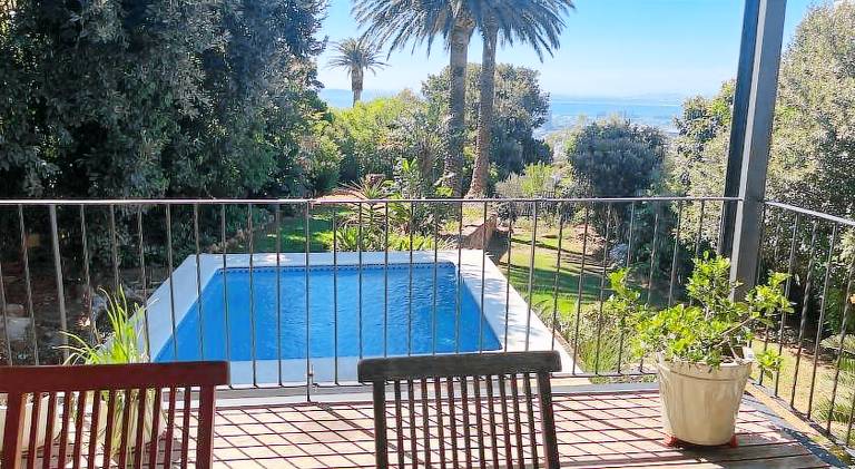 Vacation home with pool & garden — photo 2