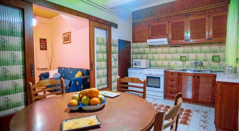 Holiday apartment with patio — photo 4