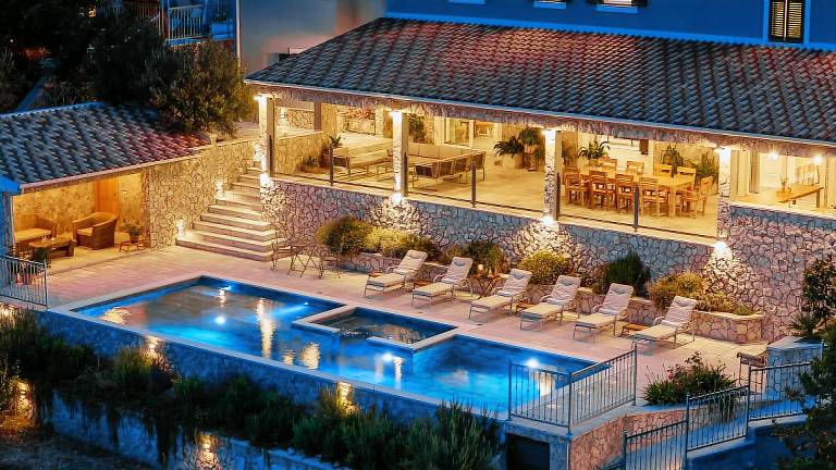 Fully equipped villa with BBQ, garden & private pool | Water view | Pets allowed in Makarska