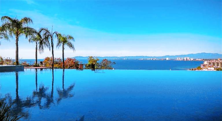 House with patio, jacuzzi & pool | Beach nearby | Pets allowed — photo 3