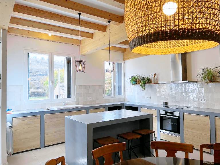 Fully equipped villa with garden, pool & BBQ | Suitable for remote work | Dogs allowed — photo 4