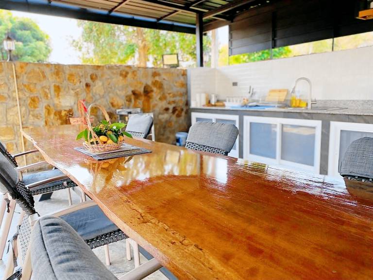 Vacation home with yard, terrace & BBQ | Pet-friendly — photo 4