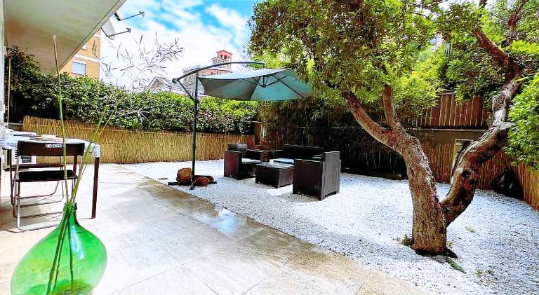 Apartment with garden & jacuzzi — photo 4