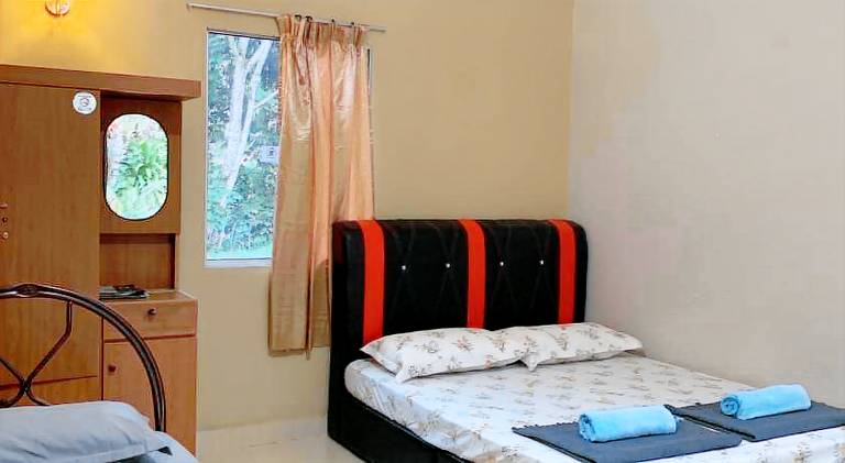 Ginger Guest Room