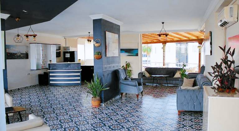 Holiday apartment with patio & pool — photo 5