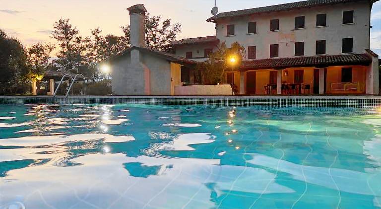 Villa with pool — photo 4