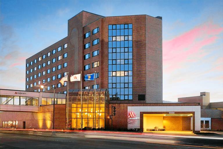 Oshkosh Marriott Waterfront Hotel & Convention Center — photo 3