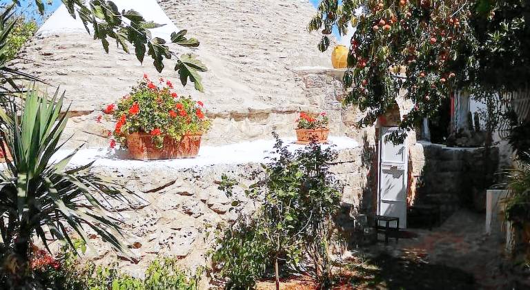 Vacation home with barbeque, garden & terrace in Francavilla Fontana