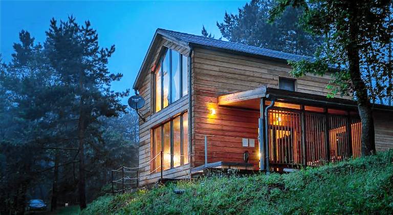 Chalet with sauna, terrace & yard in Gyor