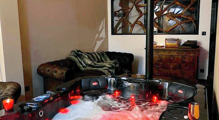 Apartment with hot tub — photo 3