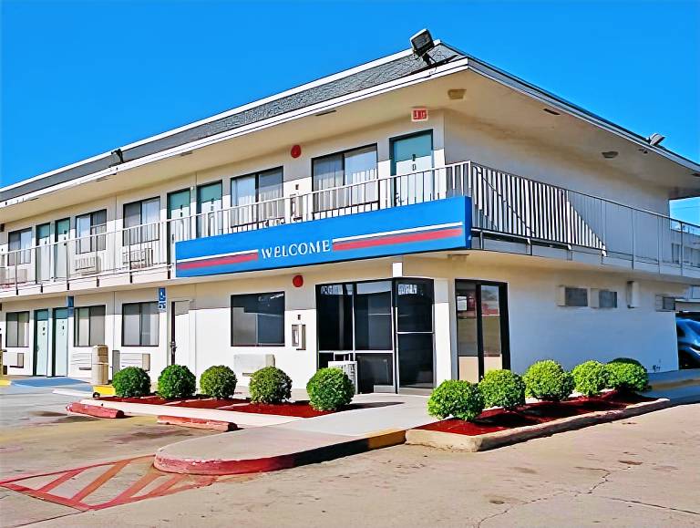 Super 7 Inn in Bossier City, LA