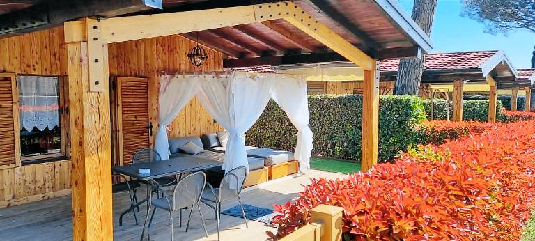 Chalet with terrace, barbecue & garden — photo 2