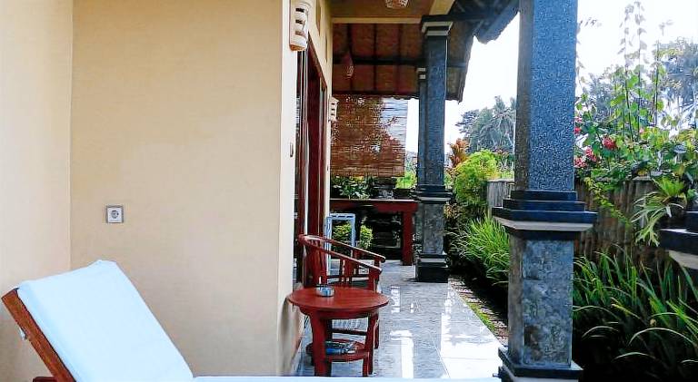 Villa with pool — photo 3
