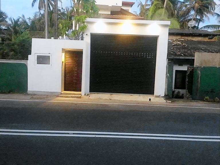 Apartment with garden, pool & grill | Next to the beach | Pet-friendly in Hikkaduwa