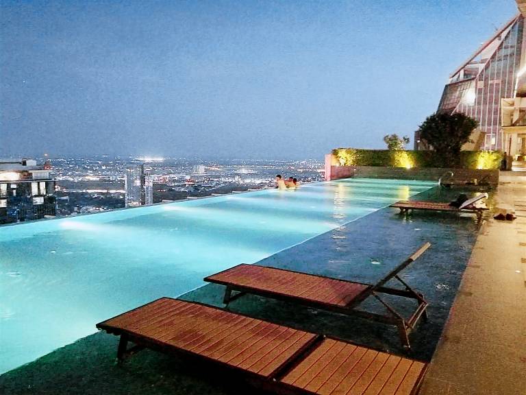 (P) Adorable 3BR Apt City View w Wi-Fi/ Pool/ Gym — photo 3