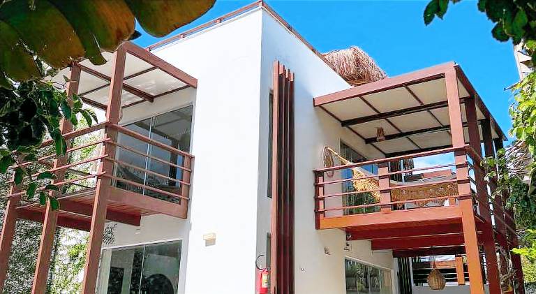 Villa with pool — photo 3