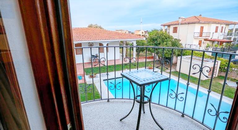 Holiday apartment with pool — photo 5