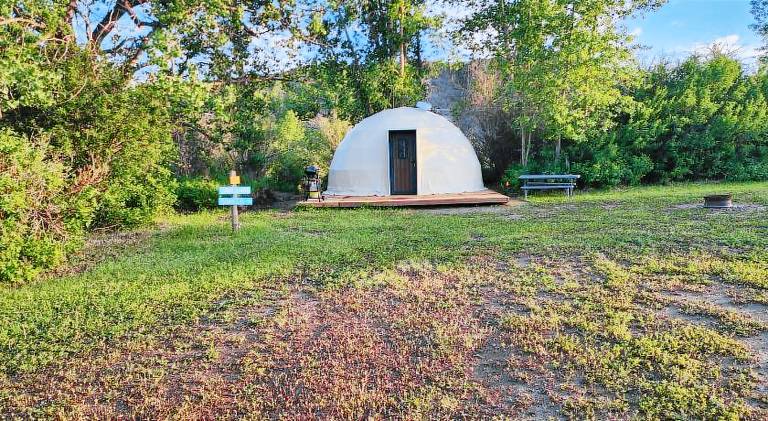 D4 Badlands Bunker Dome- 1 Queen Pet Friendly — photo 5