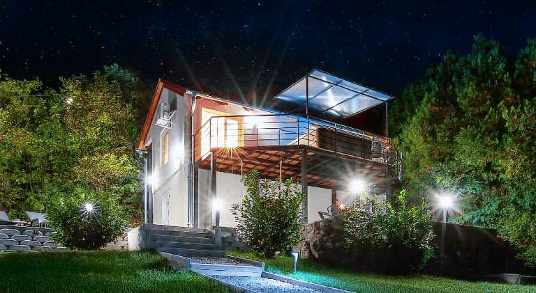 Villa with patio, yard & jacuzzi — photo 4