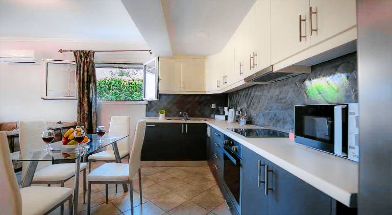 Fully equipped pleasant apartment with grill, patio & garden | Suitable for remote work | Pets allowed — photo 4