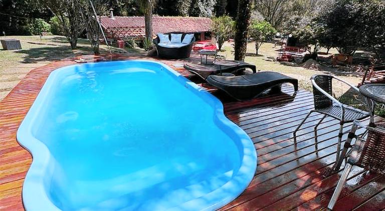 Lodge with pool, sauna & BBQ in Resende