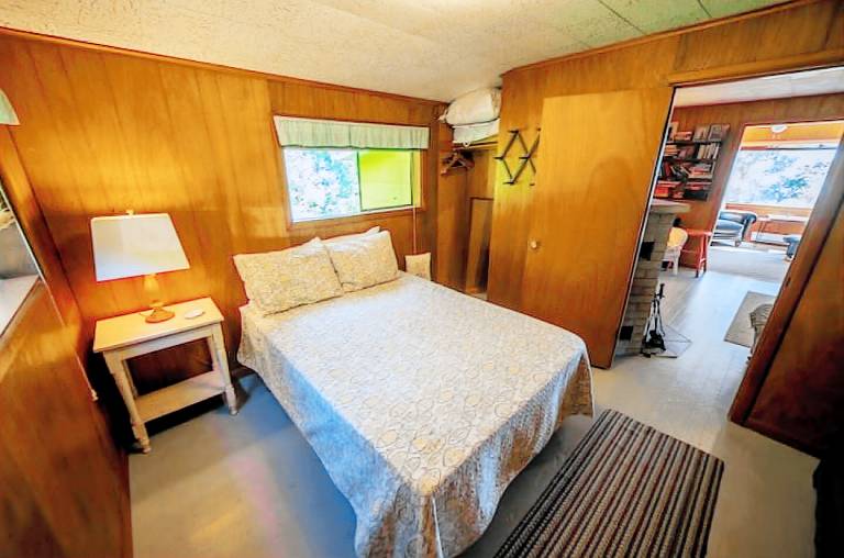 Cabin  Port Stanley