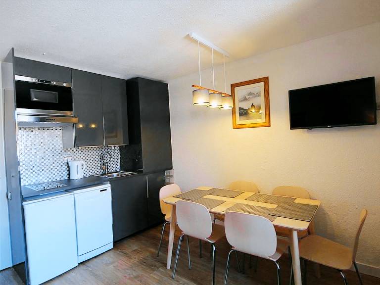 Cozy 1BR Apartment for 6 with Pool & Sauna, Near Slopes - L'Alpe d'Huez — photo 4