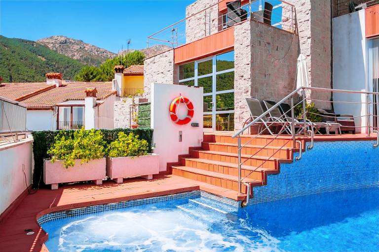 Entregredos: Rural House in Sierra de Gredos with Pool and Jacuzzi — photo 4