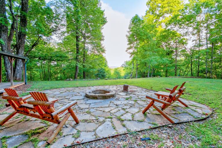 Paws A While- Hot Tub, Pool Table, Firepit & More! — photo 3