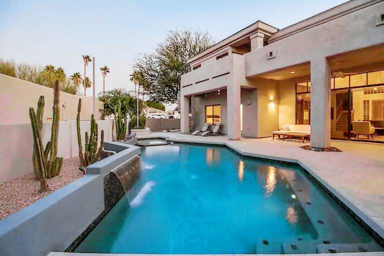 House  Paradise Valley Village
