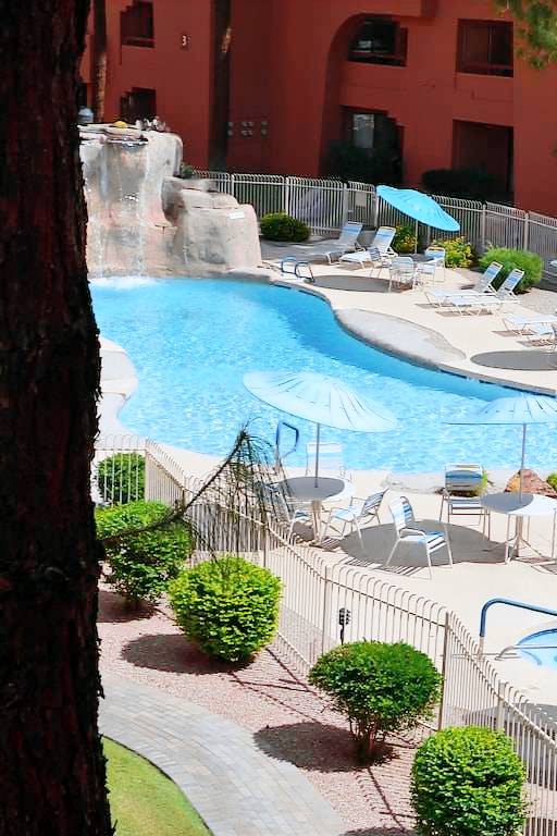 Condo  Woodleaf