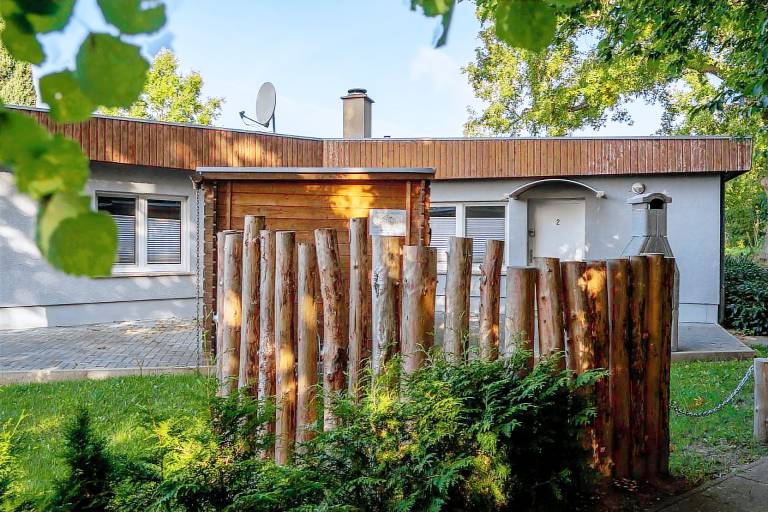 Vacation home with BBQ & patio | Garden view — photo 2