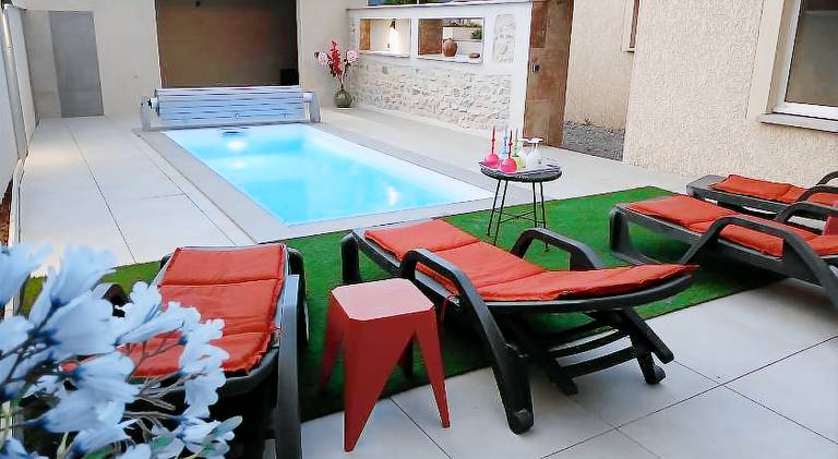 Villa with private pool, garden & barbeque in Aubenas