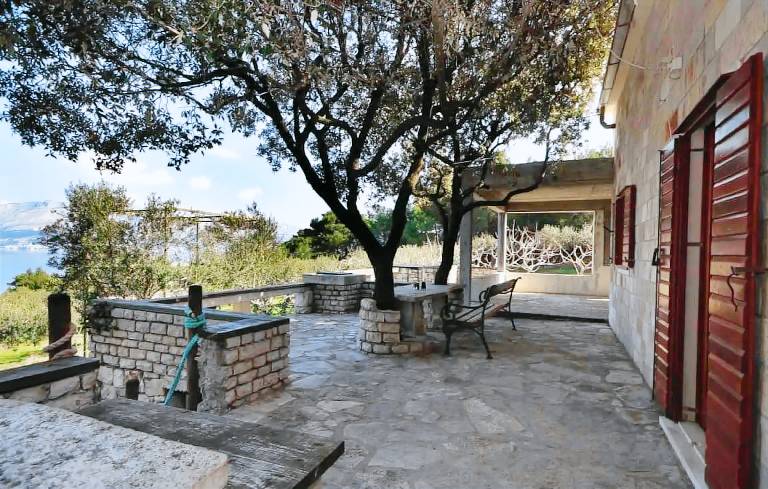 Two bedroom house with terrace and sea view Cove Dučac, Brač (K-14312) in Postira