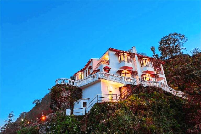 Trishul Mountain Views 4BR Villa Cook Staff BBQ