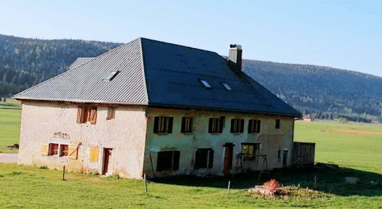 Vacation home with pool in Pontarlier