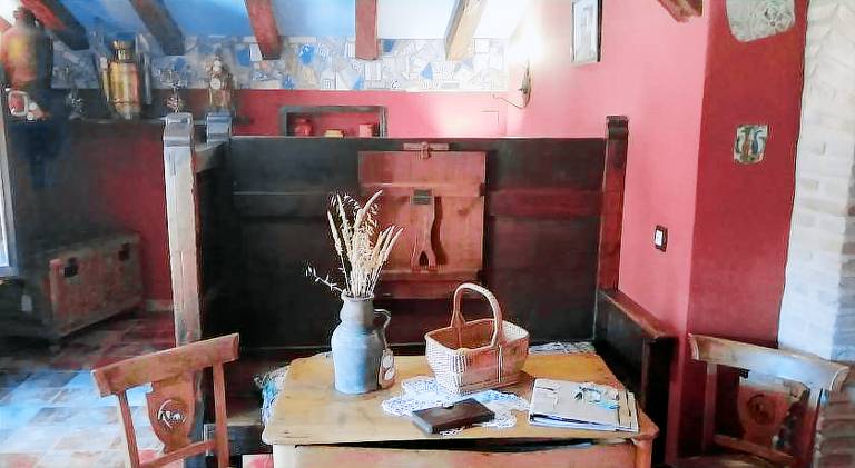 Holiday apartment with 2 rooms for 4 persons in Zaragoza