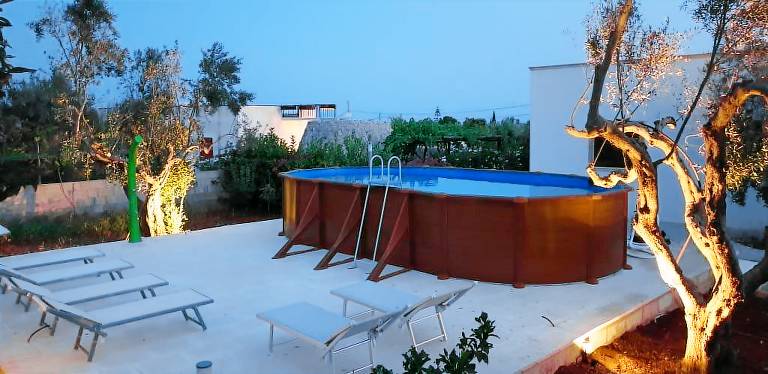 Rental apartment with patio, grill & garden | Pool view — photo 4